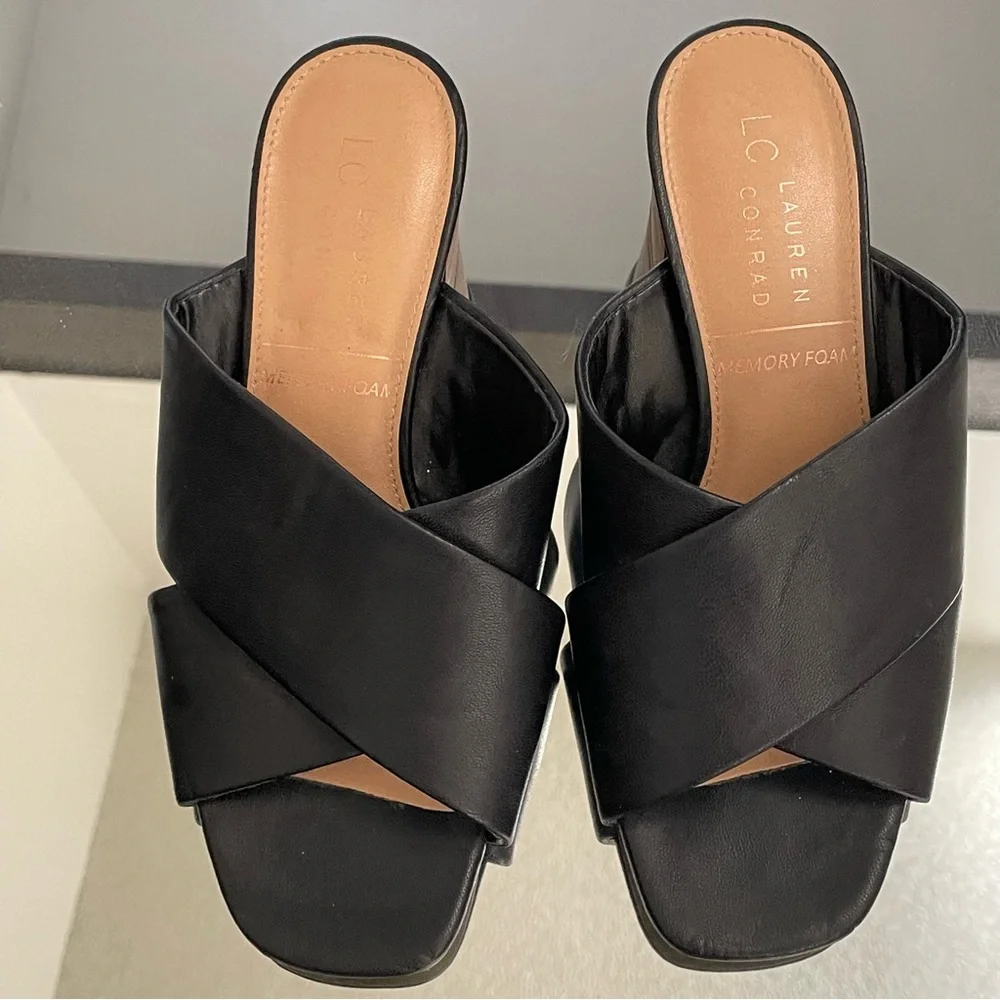 LC Lauren Conrad Black Wedges with Tan Accents - Picture 3 of 3
